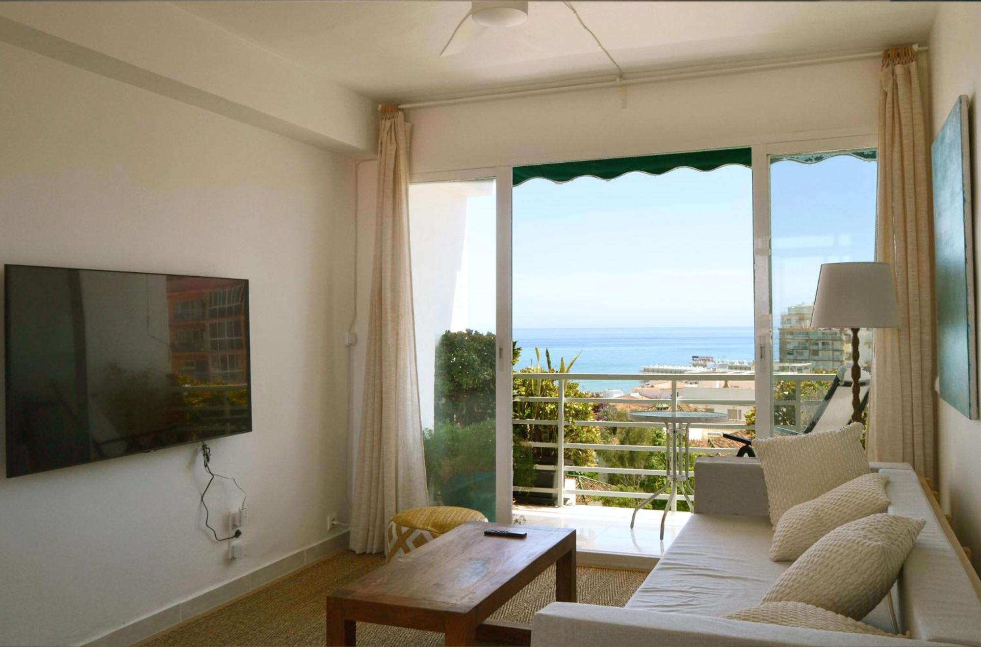 Light-Filled Apartment With Sea Views Torremolinos Luaran gambar